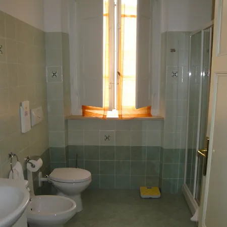 Lucca Fora קאפאנורי