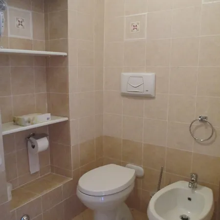 Lucca Fora לינה וארוחת בוקר קאפאנורי