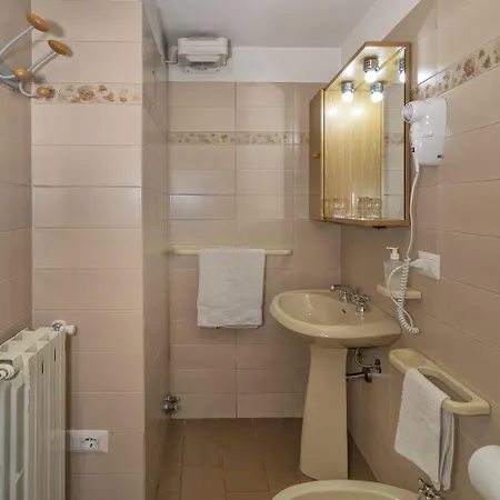 לינה וארוחת בוקר Lucca Fora קאפאנורי