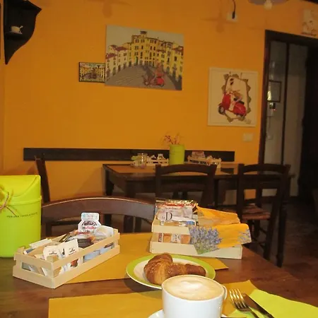 Lucca Fora לינה וארוחת בוקר קאפאנורי