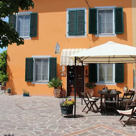 Lucca Fora Bed & Breakfast *