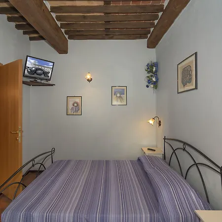 Couette-café Lucca Fora 3*